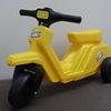 黄色いミニバイク